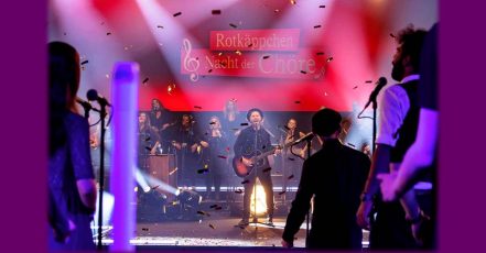 Bild: Die Rotkäppchen Nacht der Chöre mit dem deutschen Musikstar Johannes Oerding läuft vom 25. Oktober bis 22. November kostenfrei auf TVNOW / Bildrechte: Rotkäppchen Mumm Sektkellereien | Fotograf: Morris Mac Matzen