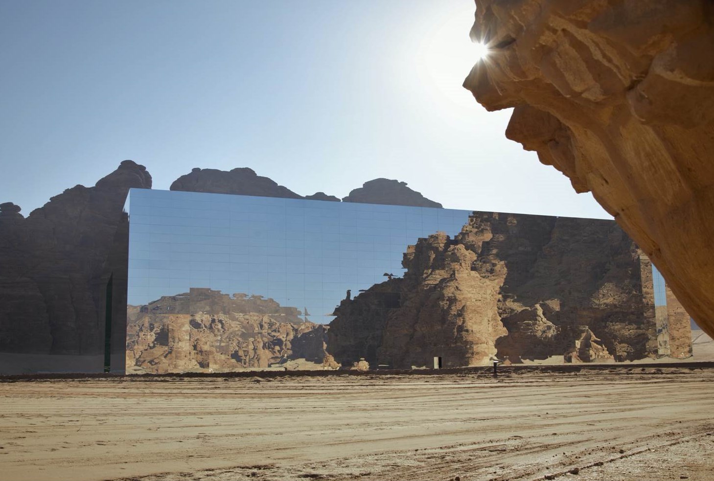 Wow!Momente Destination AlUla glänzt mit größter Heißluftballon Glow