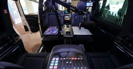 Innenansicht des mobilen Podcast Studios von GEBHARDTMEDIA