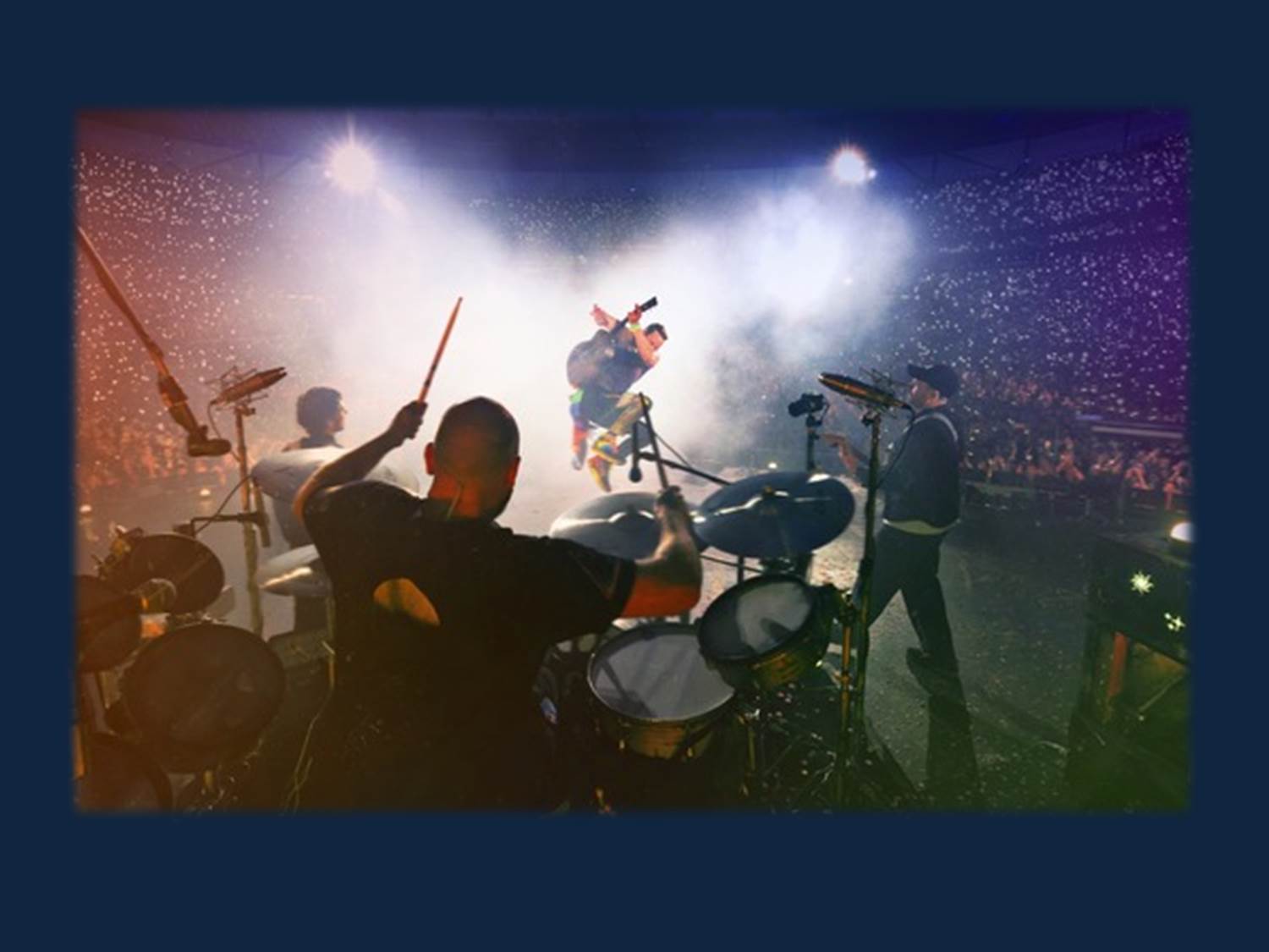 Coldplay entscheidet sich für DHL im Bereich Event Logistik. DHL – Coldplay Partnership (Photo Credit: @StevieRaeGibbs)