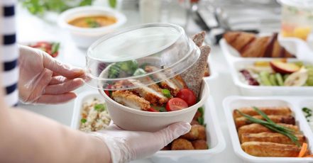Holiday Inn München-Unterhaching bietet ein Lunchpaket-Buffet für Tagungsgäste (Bildquelle: Holiday Inn München-Unterhaching / max.PR. Bildrechte: Pressefoto ©shutterstock)
