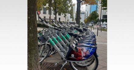 Einsatz von Leih-Rädern bei Events – Beispiel Red Bull und Nextbike im Herbst 2023. Gestaltet mit dem Event-Motiv lenkten die Leihfahrräder zusätzliche Aufmerksamkeit auf das Event in der Frankfurter City. (Quelle: nextbike by TIER)
