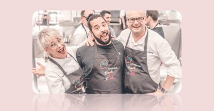 Petra Leroy, Adel Tawil, Jörg Leroy in Aktion bei der Küchenparty FRIENDS zugunsten des ZNS-Kochclubs (Copyrights: ZNS - Hannelore Kohl Stiftung)