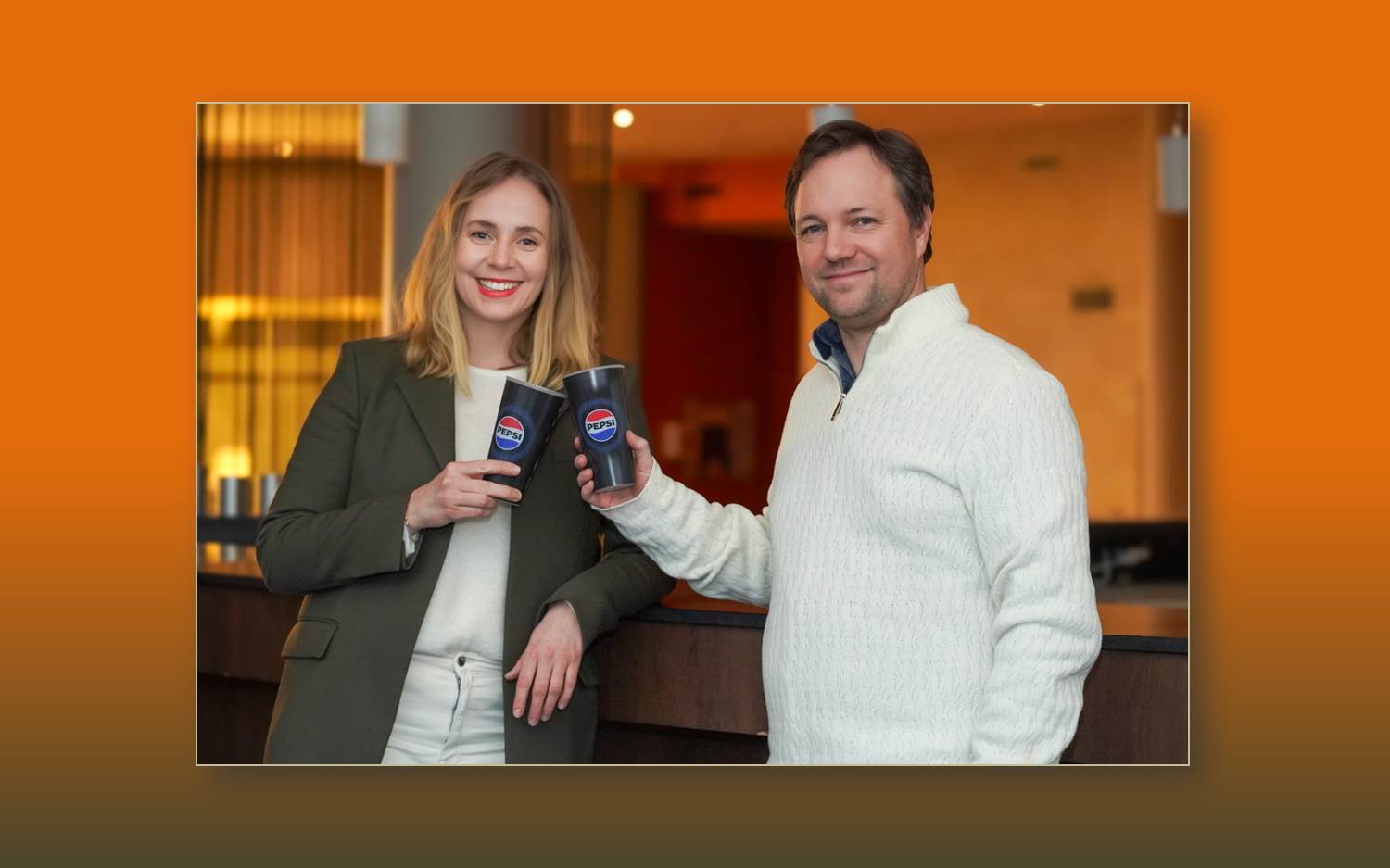 Neue Partner in Sachen Nachhaltigkeit bei Events und in der Gastronomie – Dr. Josephine Kreische, Geschäftsführerin von Vyta, und Torben Nielsen, Geschäftsführer von PepsiCo DACH (Bildrechte: PepsiCo)