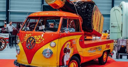 4 VWT1 Pritschenwagen auf dem Motorworld-Stand bei der SCW (Copyrights: Swiss Classic World)