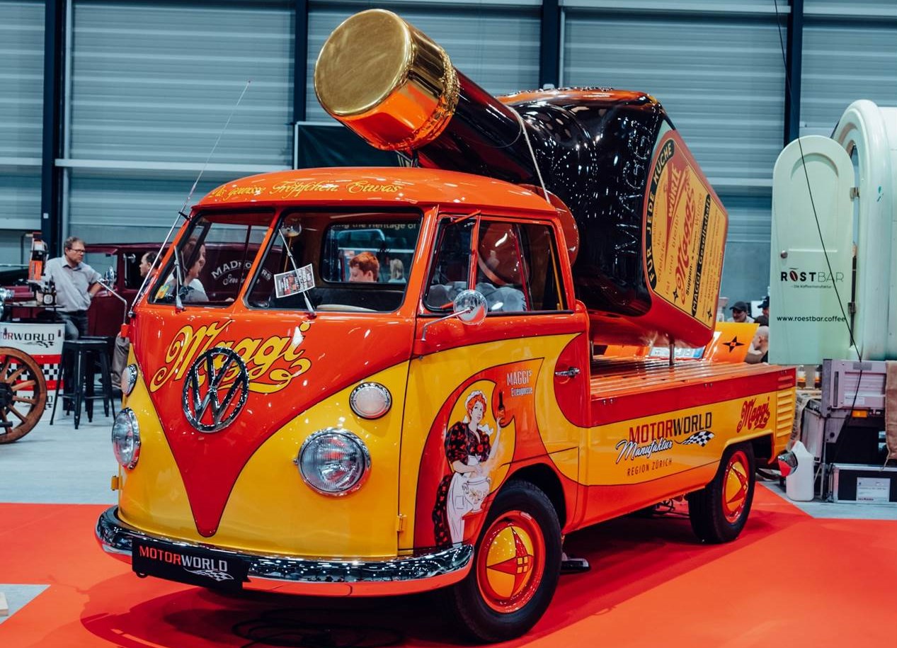 4 VWT1 Pritschenwagen auf dem Motorworld-Stand bei der SCW (Copyrights: Swiss Classic World)