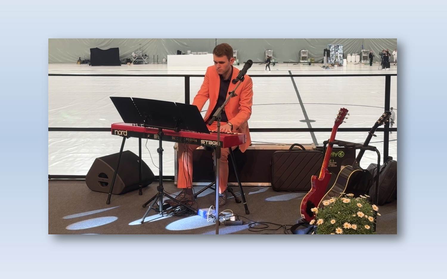 Marcio Kroner in der Veltins-Arena auf Schalke beim Sound-Check für seine Event-Hymne mit dem Titel Colourful Art of Football Anthem (Foto Credit: Michael Kroner)