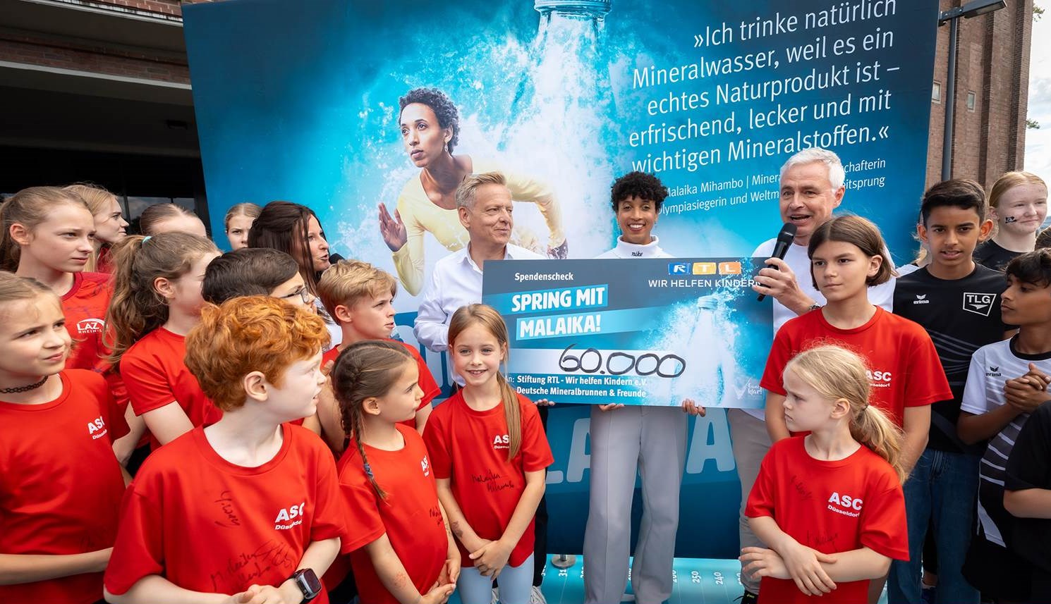 Spring mit Malaika - Die Benefiz-Veranstaltung am 22. Juni 2024 vor der Kölner RTL-Zentrale war ein voller Erfolg (Copyrights: Informationszentrale Deutsches Mineralwasser, Fotograf: Daniel Schneider)