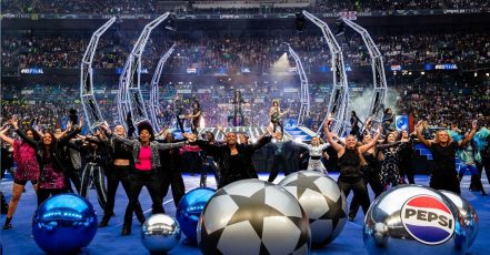 UEFA Champions League Finale 2024 – Lenny Kravitz performte bei der Kick-Off-Show von Pepsi | Lenny Kravitz headlined the UEFA Champions League Kick Off Show by Pepsi (Bildrechte: PepsiCo)
