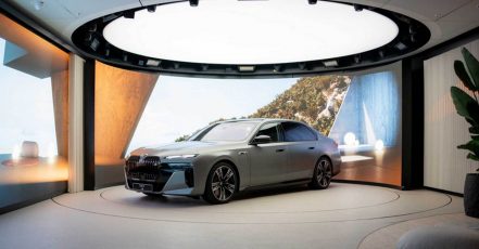 BMW Exclusive Privacy Raum - Immersiver Erlebnisraum für Neuwagenkäufer, die ihren BMW in München selbst abholen (Bildrechte: BMW Group)