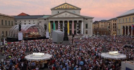 Die OPER FÜR ALLE in München, Max-Joseph-Platz, wird auch 2024 von BMW unterstützt (Bildquelle / Bildrechte BMW Group)