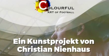 Christian Nienhaus mit dem Weltrekord-Kunstprojekt Colourful Art of Football (Screenshot v. 20.08.2024 der Website des Künstlers Christian Nienhaus)
