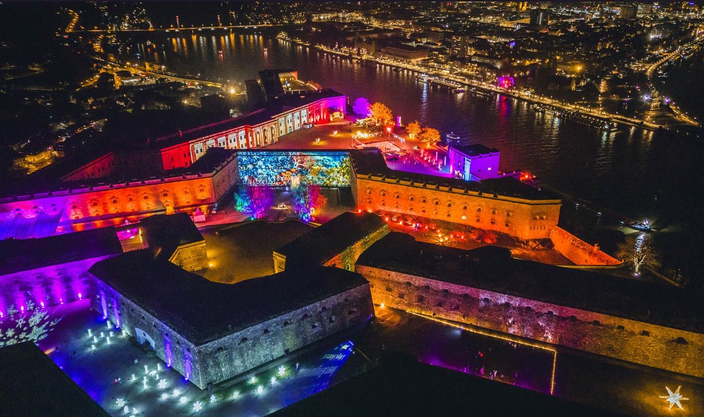 Christmas Garden Koblenz – Ab dem 21. November 2024 bietet die Festung Ehrenbreitstein ein ganz besonderes Ambiente für die anstehende schönste Zeit des Jahres. (Bildrechte: Christmas Garden Deutschland, Fotograf: Wizard Promotions Konzertagentur GmbH)
