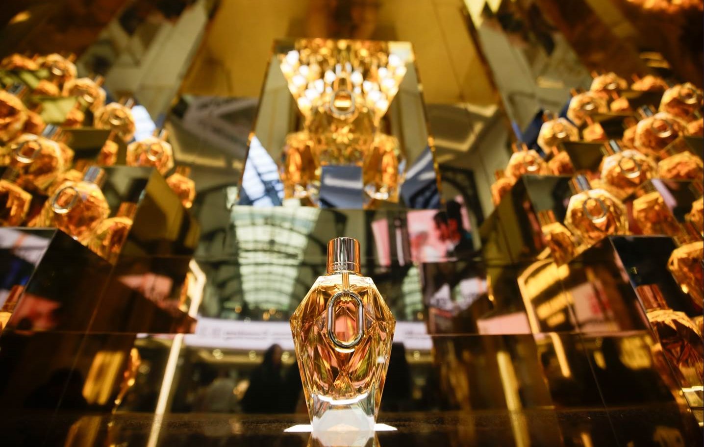 Kampagnen-Visual RABANNE zur Premium-Brand Experience im Centro Oberhausen, Herbst 2024 (Quelle / Copyrights: Westfield Rise)