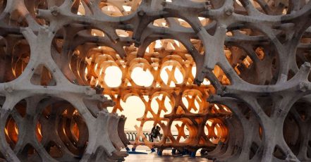 Kunstwerk Barzakh von Wael Al Awar, ausgestellt bei der Public Art Abu Dhabi Biennale 2024-2025 (Bildrechte: Lance Gerber)