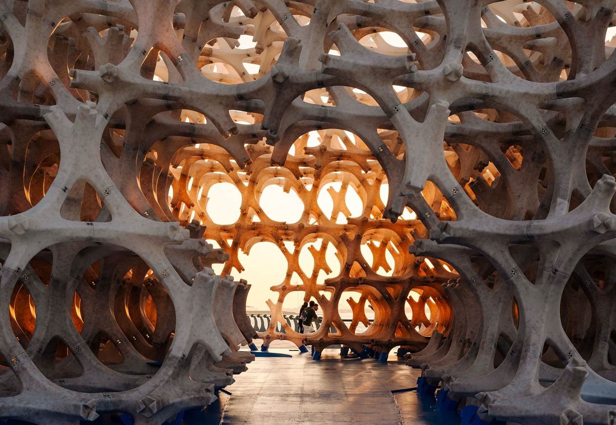 Kunstwerk Barzakh von Wael Al Awar, ausgestellt bei der Public Art Abu Dhabi Biennale 2024-2025 (Bildrechte: Lance Gerber)