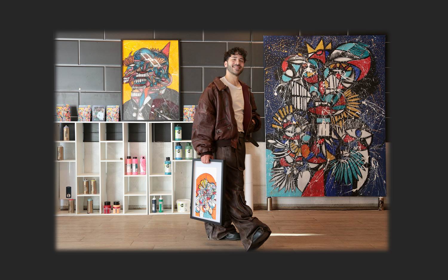 Der Künstler Silvio Bardaro in seinem Pop-up-Atelier an der Kortumstraße, Bochum (Copyright: Bochum Marketing / Andreas Molatta)