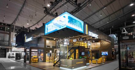 Innovativer Messestand von Dematic zur LogiMAT 2025 in Stuttgart, konzipiert und umgesetzt von mac. brand spaces (Copyright: mac. brand spaces GmbH)