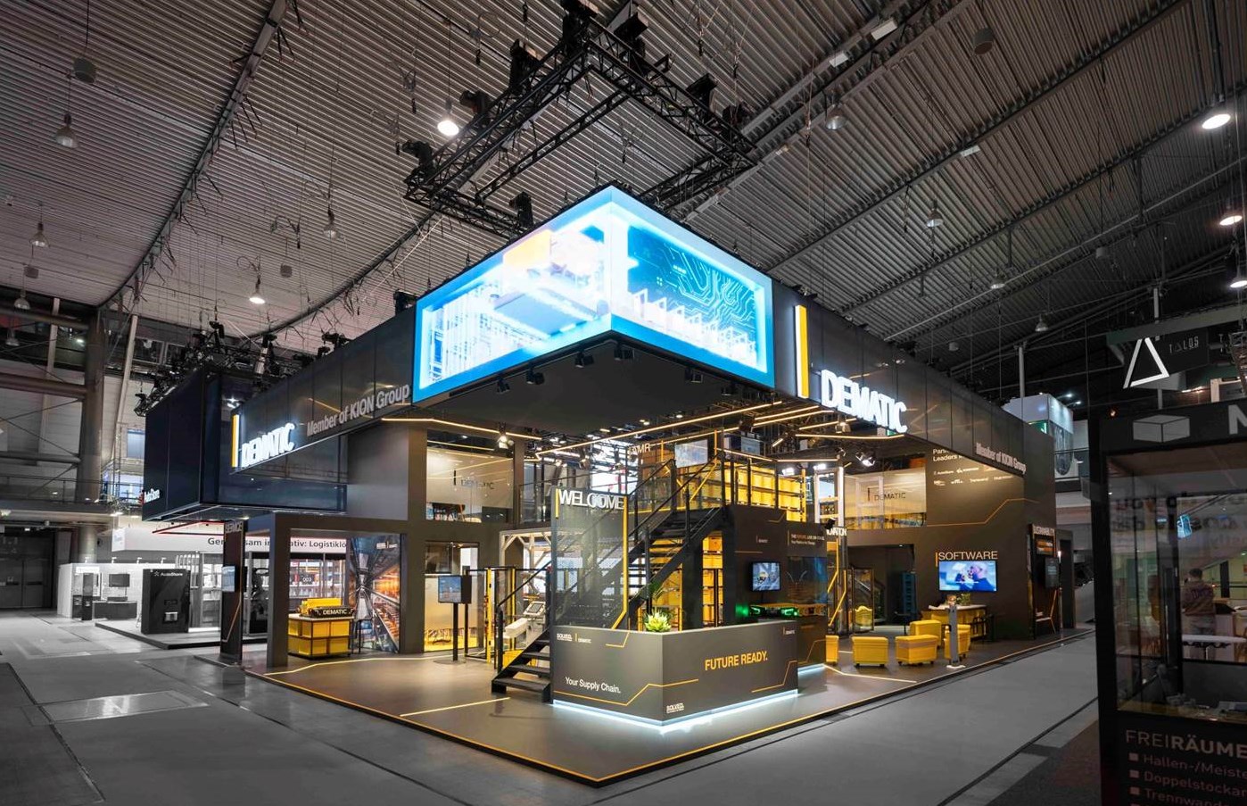 Innovativer Messestand von Dematic zur LogiMAT 2025 in Stuttgart, konzipiert und umgesetzt von mac. brand spaces (Copyright: mac. brand spaces GmbH)