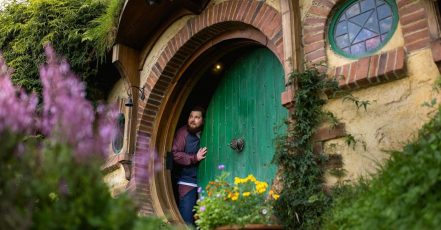 Titelbild: Hobbit Hole (Quelle / Copyright: Hobbiton™ Movie Set, Destination New Zealand)