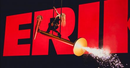 Szene der Bühnen-Performance von Erika Vikman, Beitrag von Finnland beim ESC 2025 (Copyright: Miikka Varila / Yle)