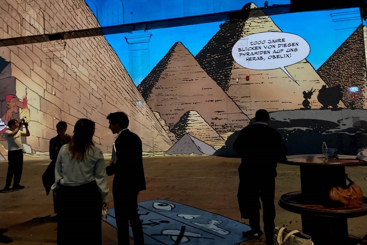 Szene von der Pressekonferenz vor der Eröffnung der neuen Asterix & Obelix Show im Phoenix des Lumières Dortmund. Foto v. 26.06.2025 – Redaktion EventMasterBook.de (mm)