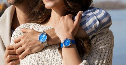 Die leuchtend blaue Conquest Sylt Edition von Longines in den Größen 41 mm und 34 mm. Die beiden Modelle sind auf je 200 Stück limitiert. (Bildrechte: Longines)