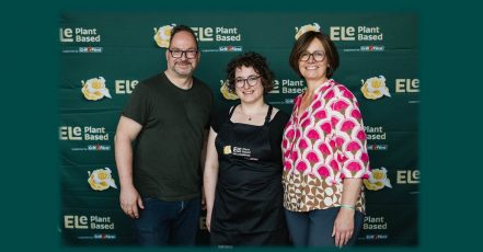 v.l. Harald Guimarães (Marketingleitung Eleplant), Camilla Hannemann (Gewinnerin des Wettbewerbs) und Ingrid Fritsch (Marketingleitung Grillfürst). Bildquelle: Eleplant, übermittelt durch PUNKT PR