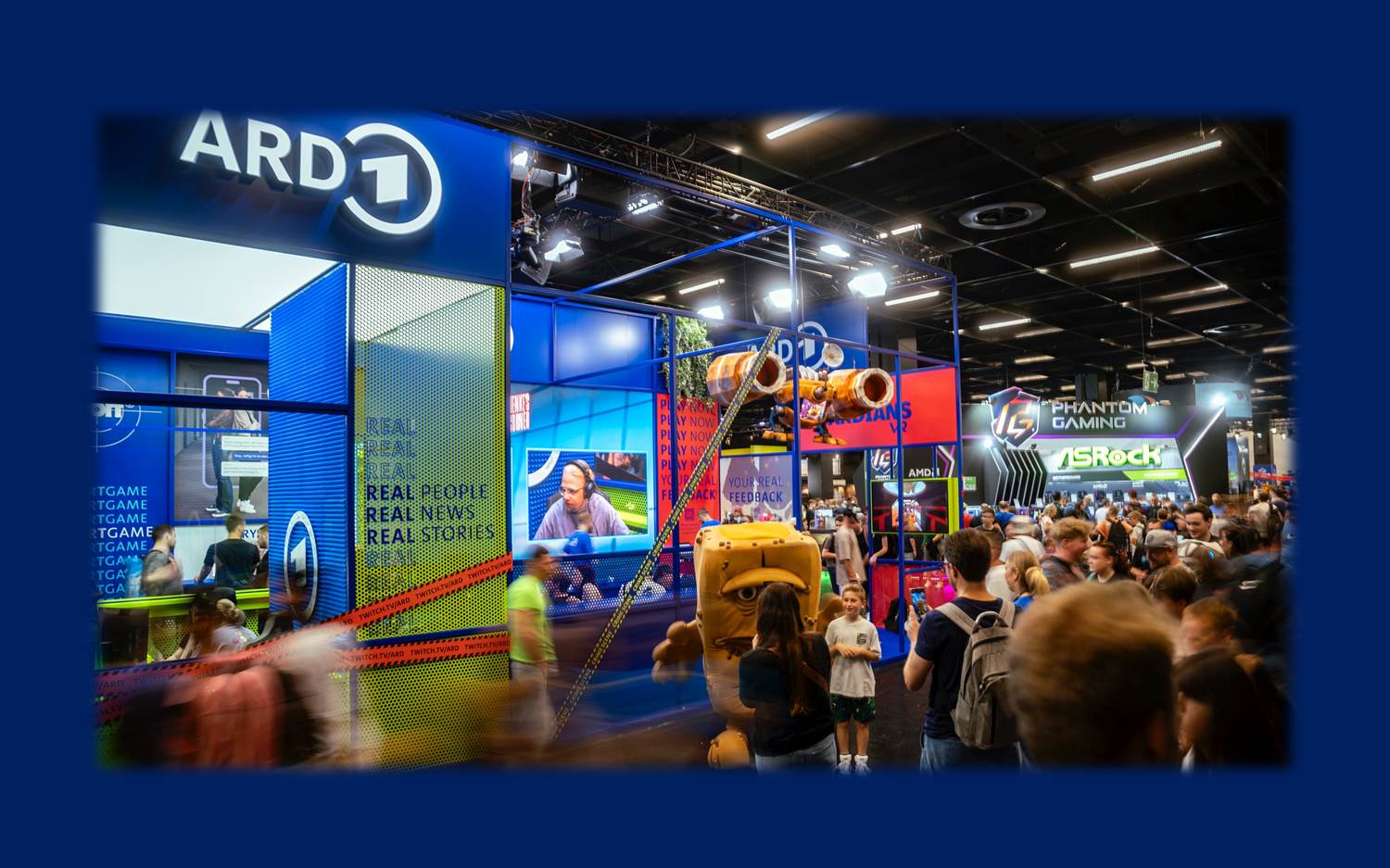 Der Stand der ARD bei der gamescom 2025 steht unter dem Motto Play, Watch, Connect (Bildrechte: SWR / Tim Bachmann, Fotograf: ARD Presse)