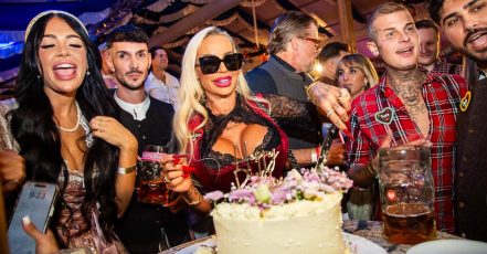 Gina-Lisa Lohfink (Bild Mitte) feierte mit Frank Kuhlmann (rechts im Bild neben Gina-Lisa) und Gästen ihren Geburtstag beim FRANKFURTER OKTOBERFEST 2025 (Foto: Edward Park, www.edward-park.com)