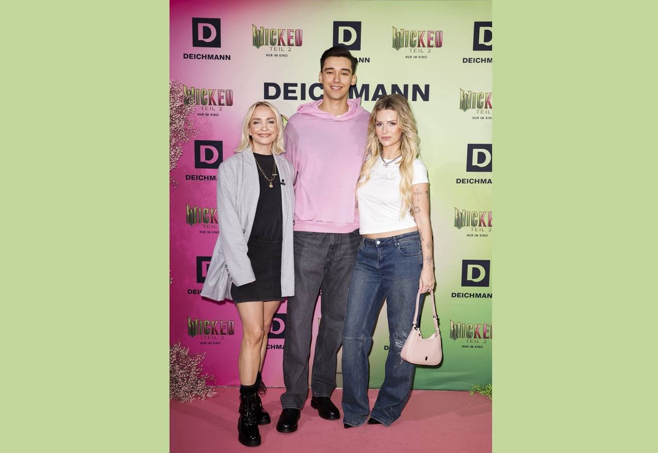 Mehr als 180 Gäste – darunter auch Janin Ullmann (l.), Diego Pooth und Lottie Moss – erlebten den internationalen Launch der neuen Wicked Teil 2 Kollektion von DEICHMANN. (Foto: DEICHMANN)