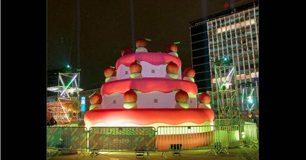 Große Geburtstagstorte zum 10-jährigen Jubiläum, Essen Light Festival 2025 (Foto: EventMasterBook.de Redaktion)