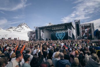 Szene eines Spring Blanc Event auf der Idalp. Star-DJ Robin Schulz wird beim Top of the Mountain Easter Concert 2026 für Elektro-Beats sorgen. (Foto / Copyright: TVB Paznaun – Ischgl)