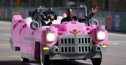 Terry Crews steuerte das LEGO F1 Cadillac Cooldown Car beim Formel 1 Grand Prix 2025 in Las Vegas (Bildquelle: LEGO Group)
