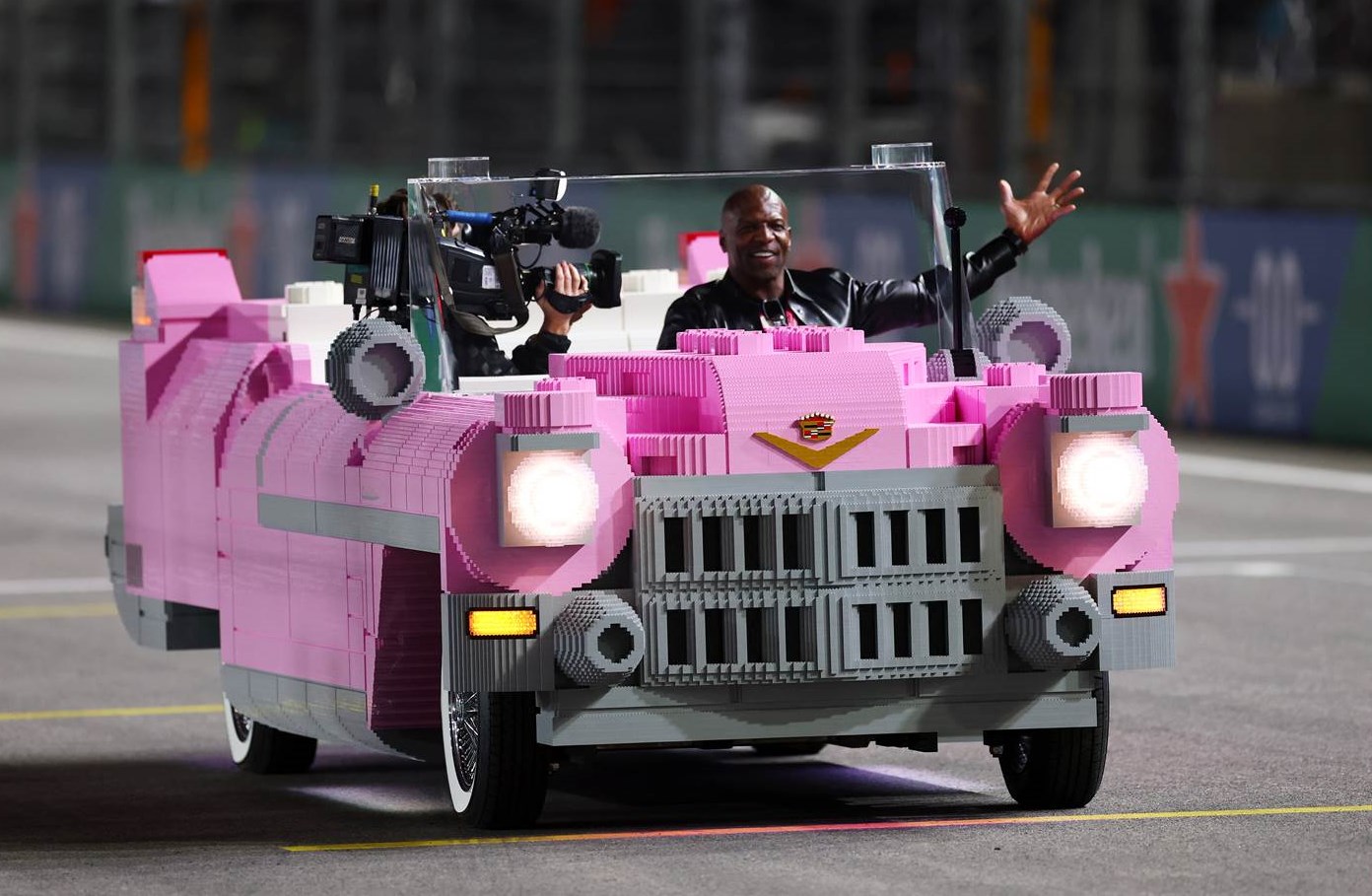Terry Crews steuerte das LEGO F1 Cadillac Cooldown Car beim Formel 1 Grand Prix 2025 in Las Vegas (Bildquelle: LEGO Group)