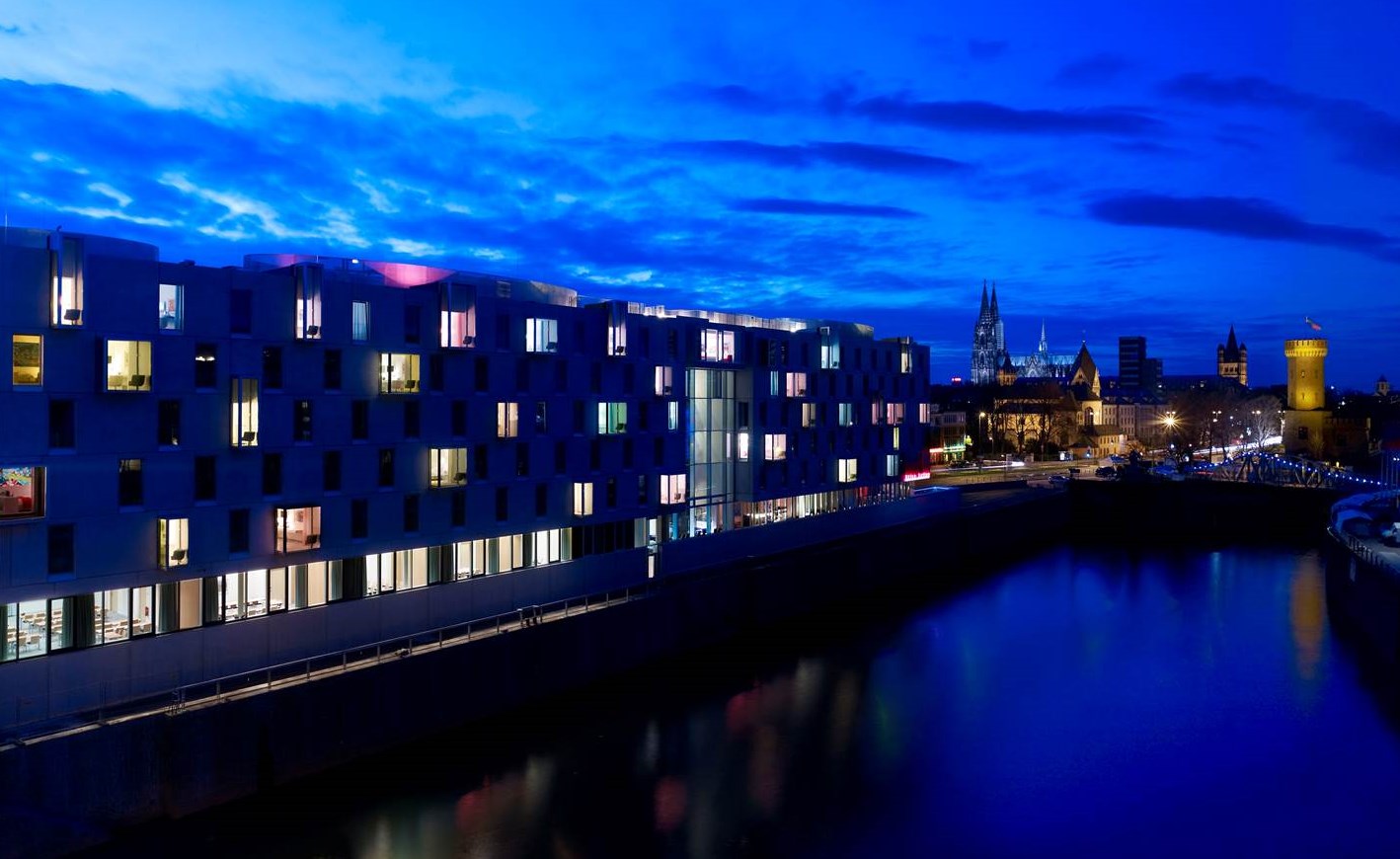 art'otel Cologne, Aussenansicht / Rhein (Quelle: art’otel Cologne, Foto: Matthew D. Shaw)