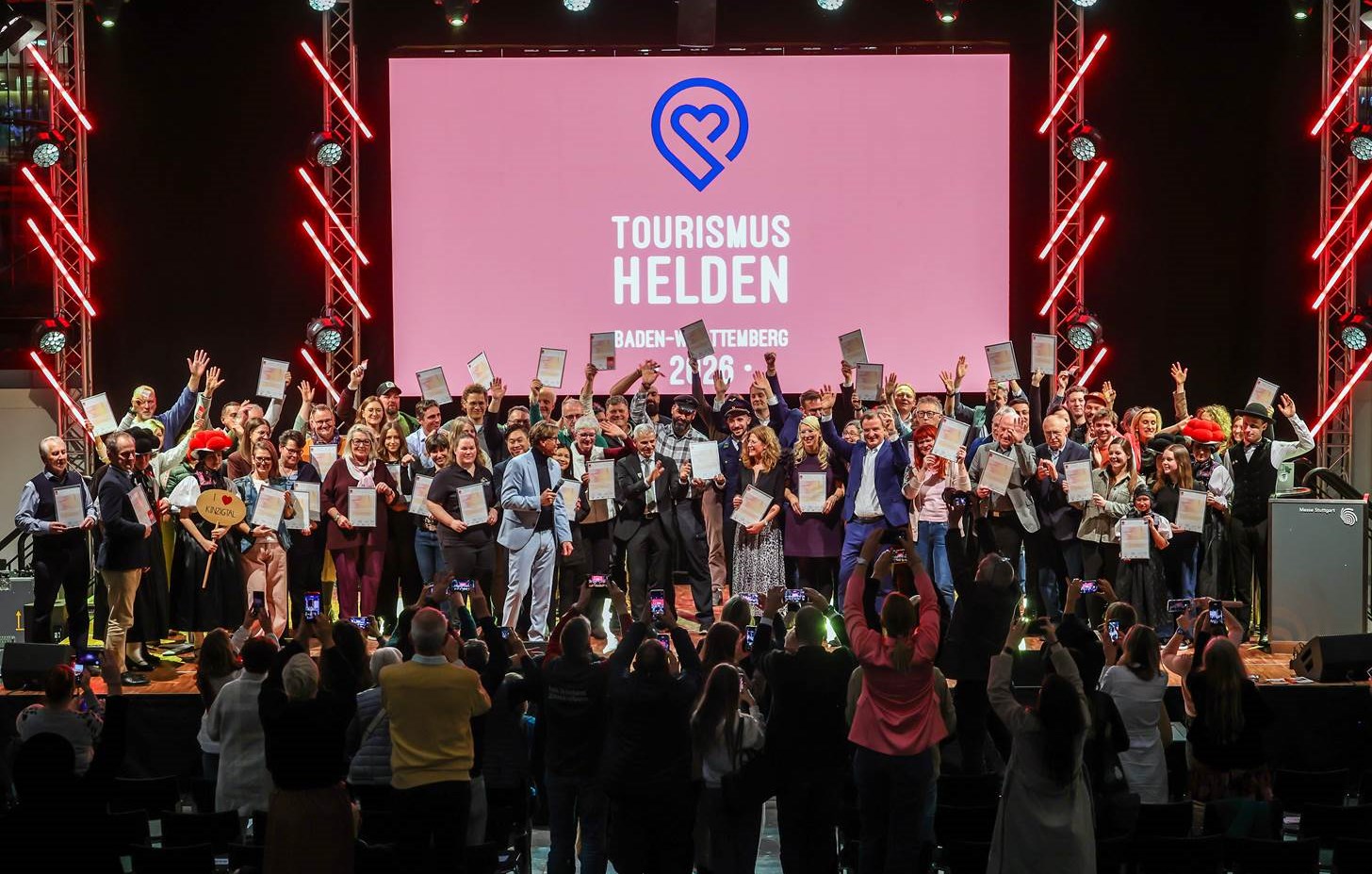 Urkundenverleihung auf der CMT 2026 – Großer Auftritt der BW Tourismushelden am 21. Januar 2026 auf der großen Bühne der Messe Stuttgart (Foto / Quelle: Messe Stuttgart)