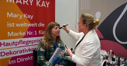 12. Jobmesse Köln, 21. bis 22. März 2026. Bei den Styling-Workshops von Mary Kay gibt es Tipps für den perfekten Look beim Bewerbungsgespräch. (Copyright: BARLAG)