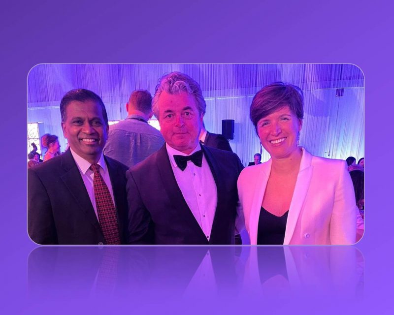 ICCA-CEO Dr. Senthil Gopinath, ICCA Influencer Award-Gewinner Ben Hainsworth, ICCA-Präsidentin Marta Gomes beim IMEX Gala Dinner in Frankfurt (Bildquelle: icaaworld.org)