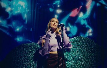 Tritt für Bauer beim OMR Festival 2026 auf – Singer-Songwriterin LEA (Foto: Calvin Müller, Quelle: Privatmolkerei Bauer)
