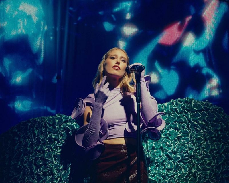 Tritt für Bauer beim OMR Festival 2026 auf – Singer-Songwriterin LEA (Foto: Calvin Müller, Quelle: Privatmolkerei Bauer)