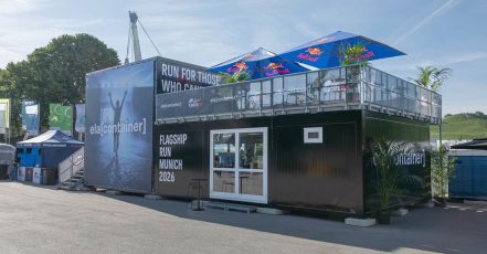 Wings for Life World Run 2026 – Die ELA Containeranlage war zentraler Treffpunkt für Athleten und Creator mitten im Münchner Olympiapark (Foto / Copyright: Hendrik Thul)