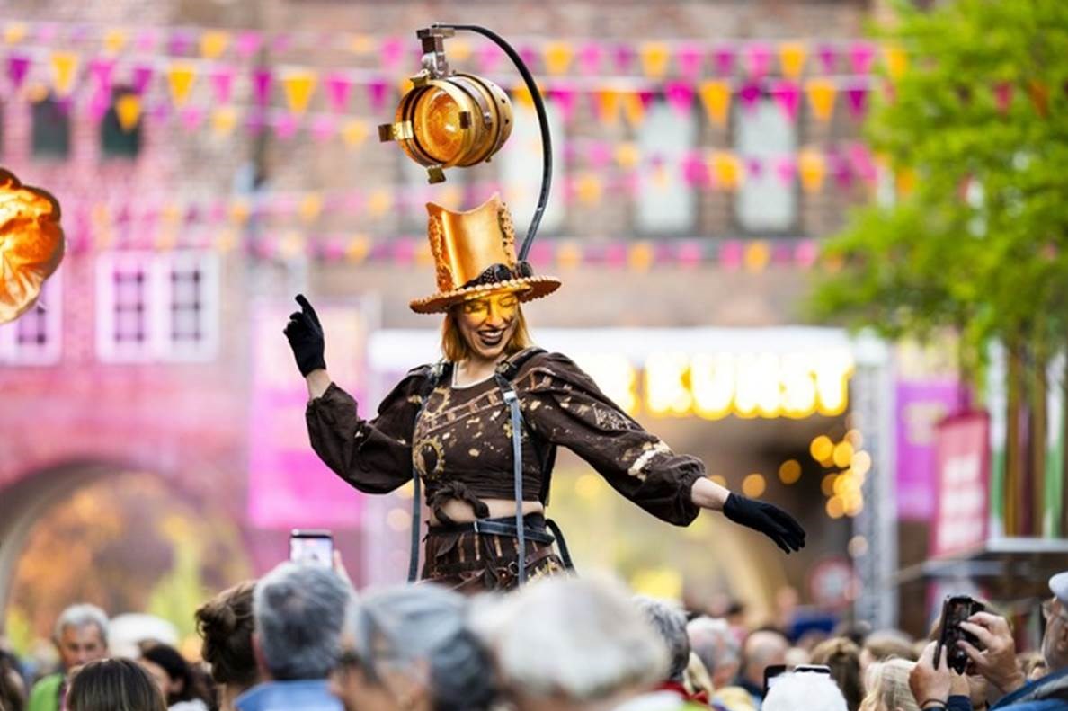 Lübeck HANSEKULTURFESTVAL – Walking Acts – Große Burgstraße (Copyright: LTM)