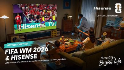 Hisense vermittelt mit der neuen Brand-Kampagne zur FIFA WM 2026 Gemeinschaftsgefühl – ob im Wohnzimmer, in Social Media oder im Späti um die Ecke. (Bildrechte: Hisense Gorenje Germany GmbH)