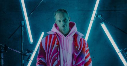 Alle Farben – Der Star-DJ und bekannte Berliner Musikproduzent bringt erstmals elektronische Musik (EDM) zu den Bayreuther Festspielen (Foto: Phil Hessler)