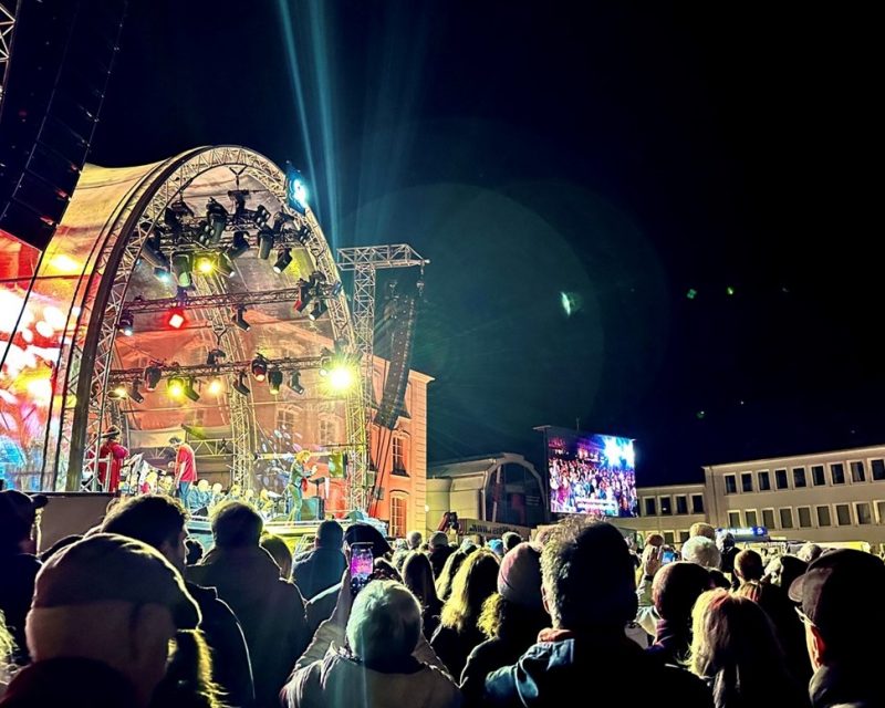Foto von der DSUK-Feier in Saarbrücken (Copyright: Initiative 3. Oktober – Deutschland singt und klingt)