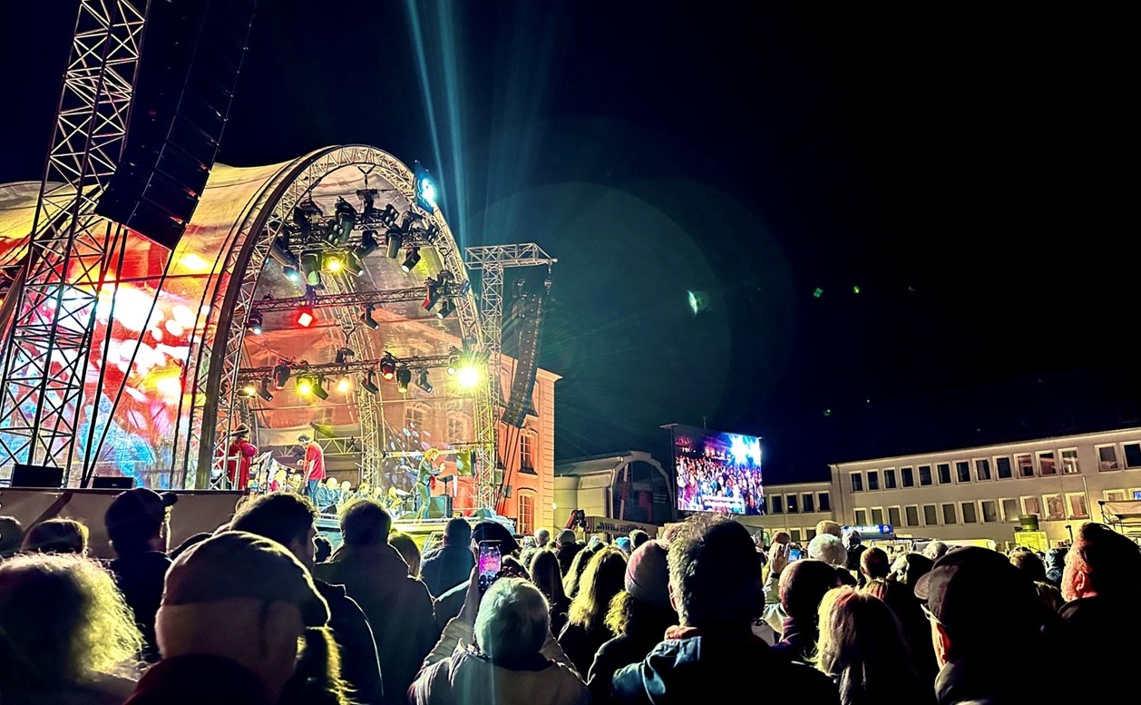 Foto von der DSUK-Feier in Saarbrücken (Copyright: Initiative 3. Oktober – Deutschland singt und klingt)