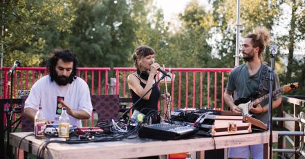 DJ-Sets und das Trio "KARMAKIND" sorgen beim Boulevard of Dreams 2026 auf Zollverein dafür, dass die Gäste am finalen Festival-Wochenende noch einmal richtig abtanzen können. (Foto: Stiftung Zollverein / Andrea Kiesendahl)