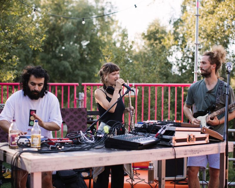 DJ-Sets und das Trio "KARMAKIND" sorgen beim Boulevard of Dreams 2026 auf Zollverein dafür, dass die Gäste am finalen Festival-Wochenende noch einmal richtig abtanzen können. (Foto: Stiftung Zollverein / Andrea Kiesendahl)