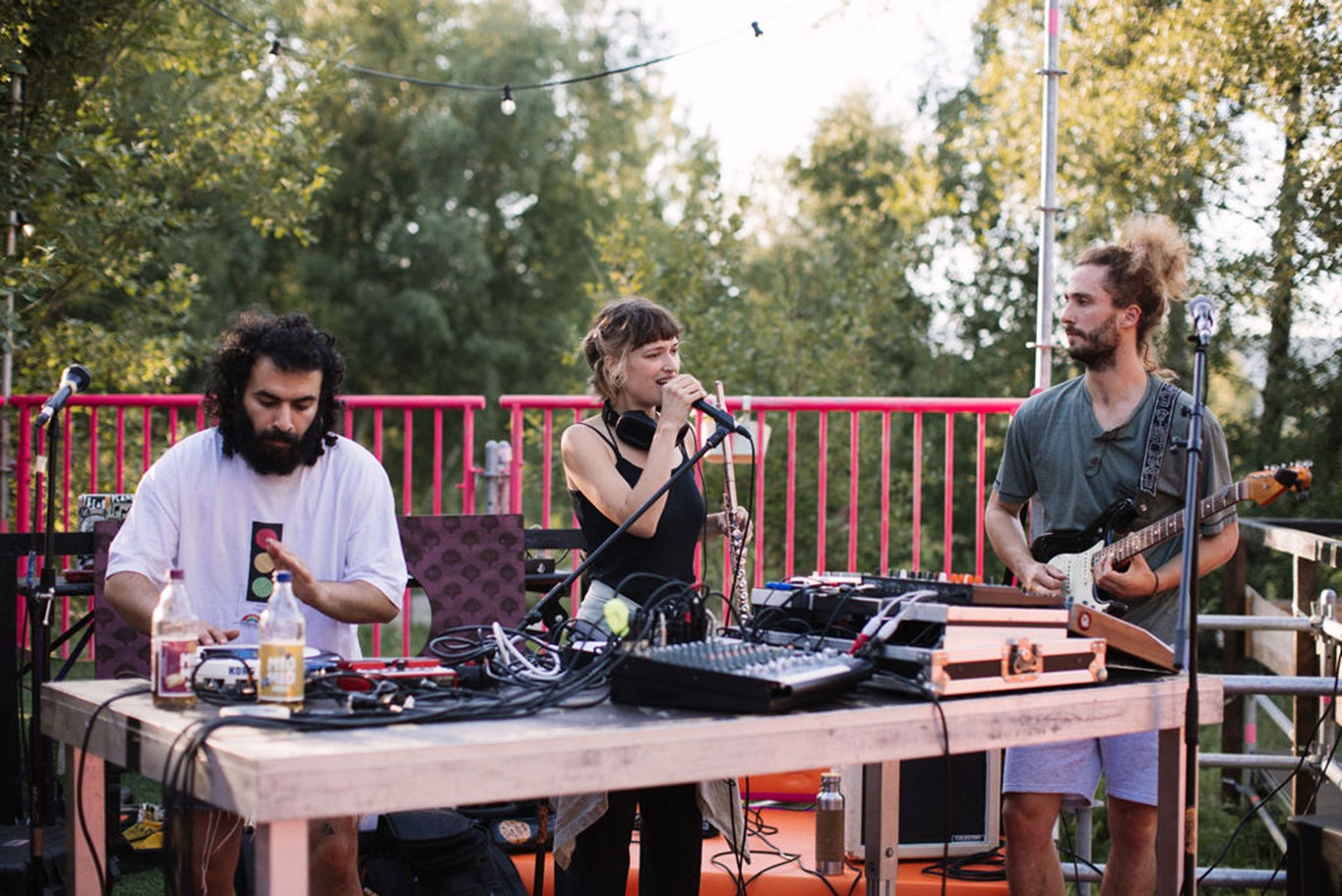 DJ-Sets und das Trio "KARMAKIND" sorgen beim Boulevard of Dreams 2026 auf Zollverein dafür, dass die Gäste am finalen Festival-Wochenende noch einmal richtig abtanzen können. (Foto: Stiftung Zollverein / Andrea Kiesendahl)
